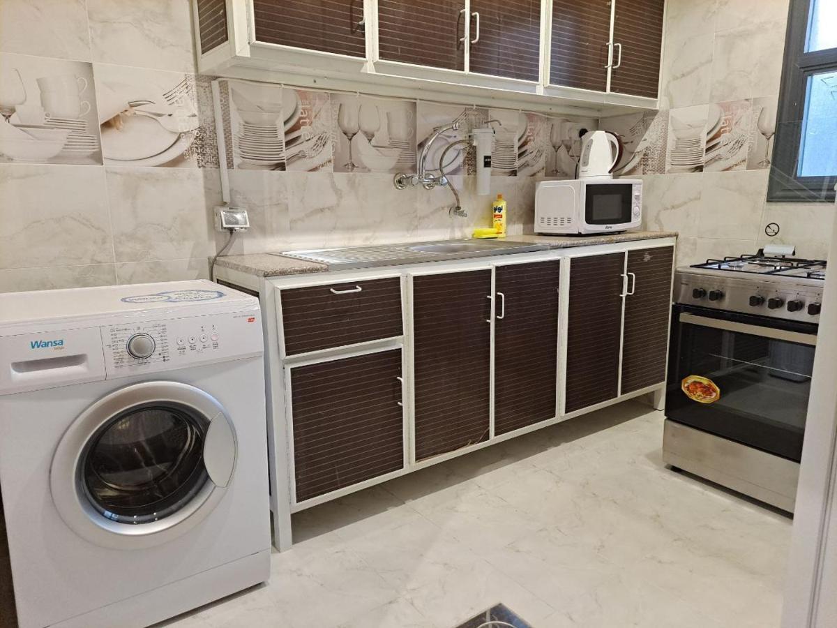 Golden Dahlia Fintas Aparthotel Kuwait City Bagian luar foto