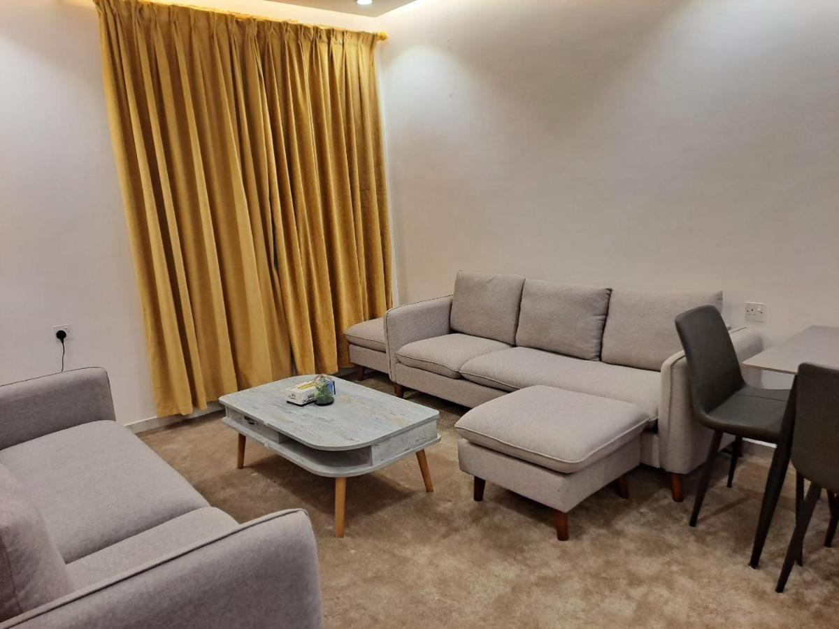 Golden Dahlia Fintas Aparthotel Kuwait City Bagian luar foto
