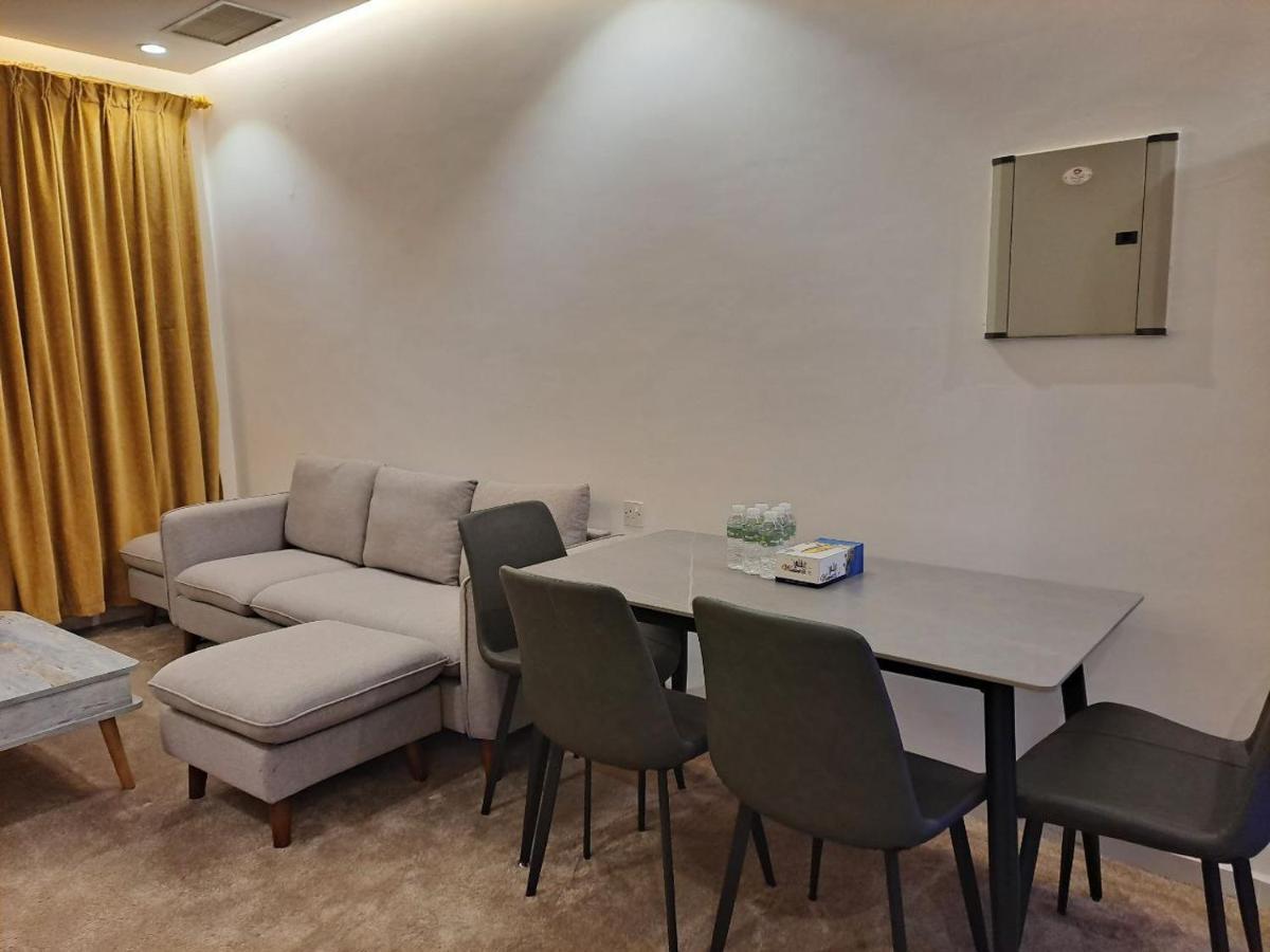 Golden Dahlia Fintas Aparthotel Kuwait City Bagian luar foto