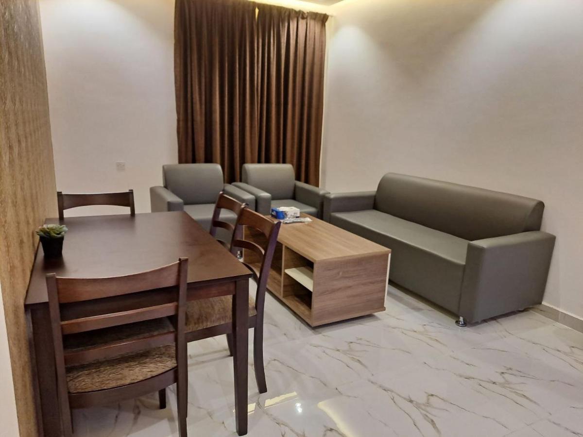Golden Dahlia Fintas Aparthotel Kuwait City Bagian luar foto