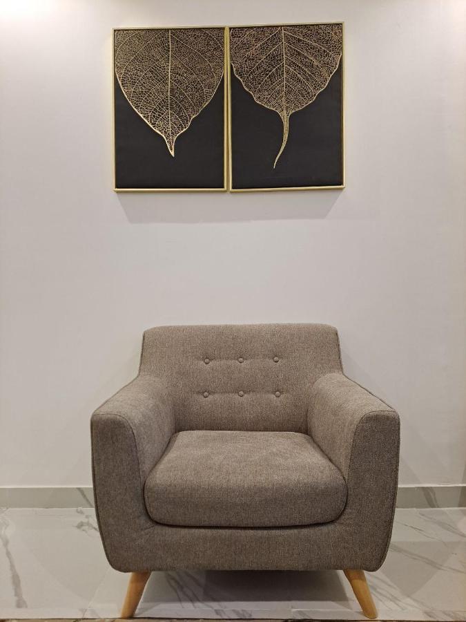 Golden Dahlia Fintas Aparthotel Kuwait City Bagian luar foto