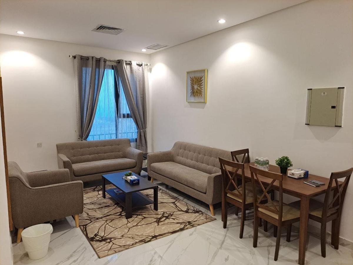Golden Dahlia Fintas Aparthotel Kuwait City Bagian luar foto