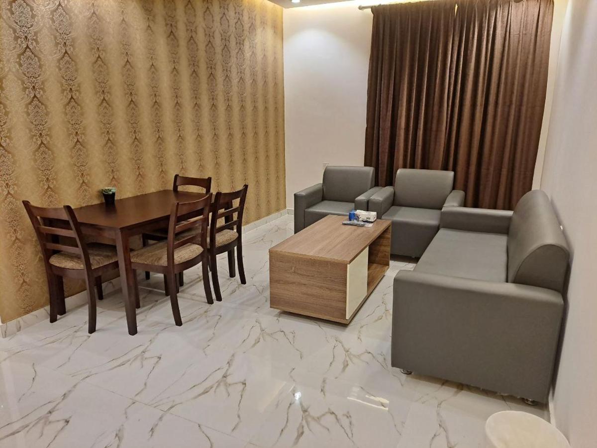 Golden Dahlia Fintas Aparthotel Kuwait City Bagian luar foto
