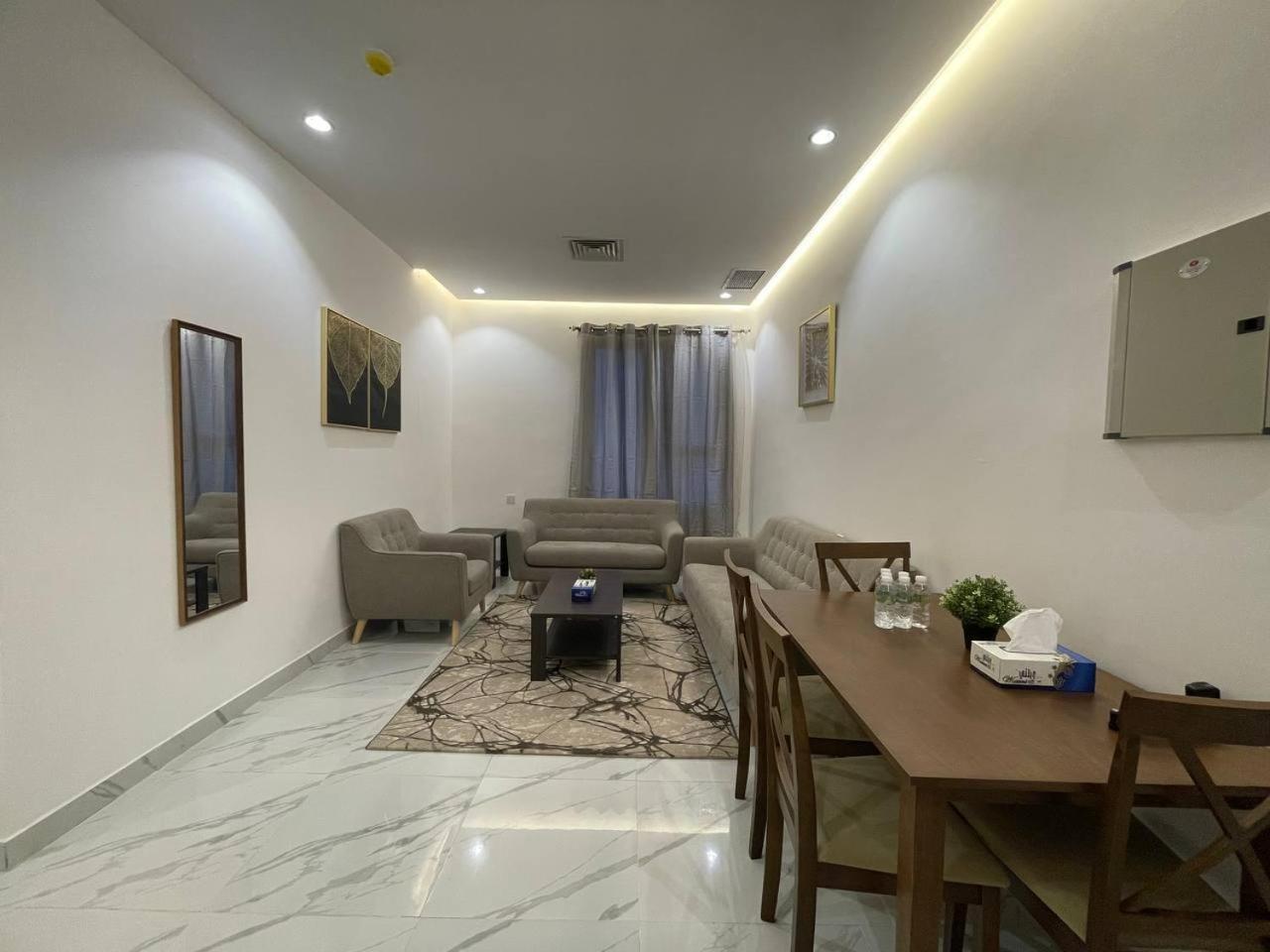 Golden Dahlia Fintas Aparthotel Kuwait City Bagian luar foto