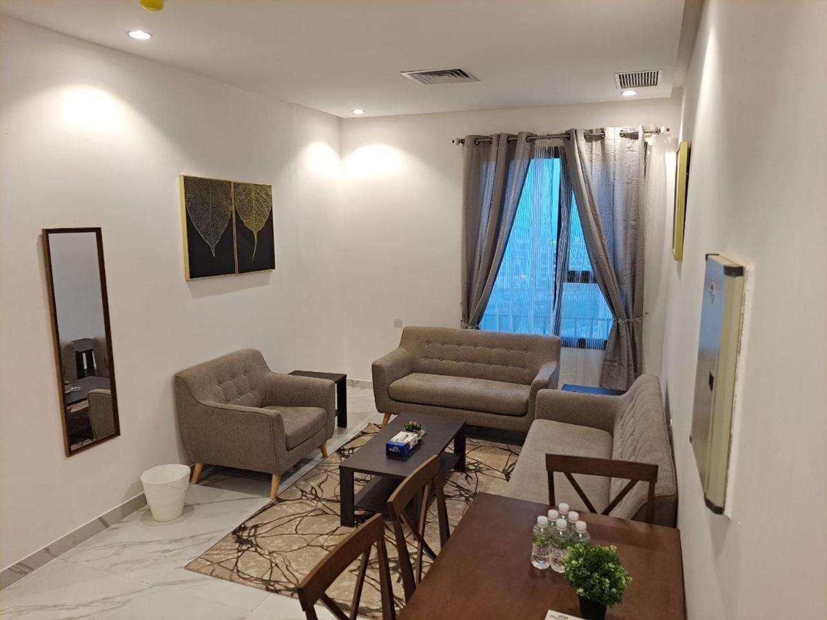 Golden Dahlia Fintas Aparthotel Kuwait City Bagian luar foto