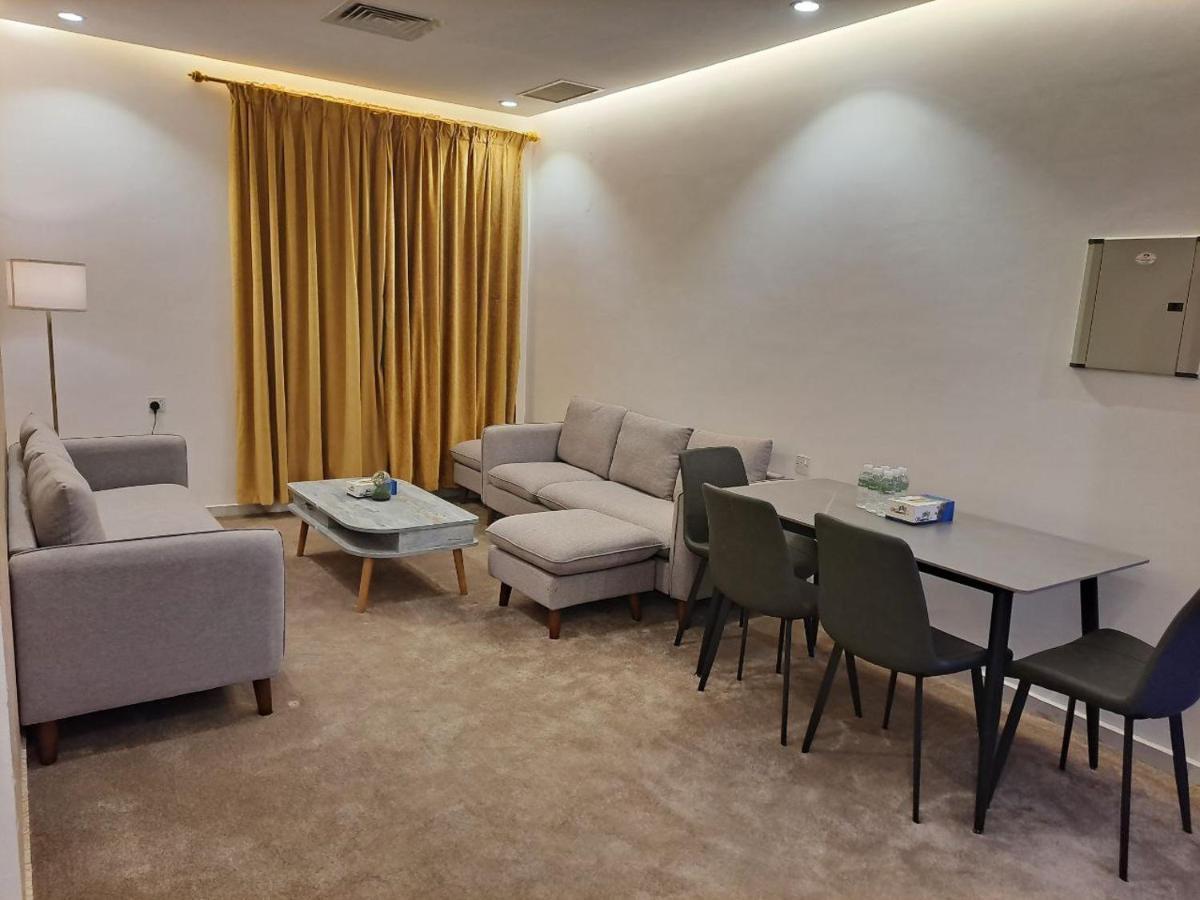 Golden Dahlia Fintas Aparthotel Kuwait City Bagian luar foto
