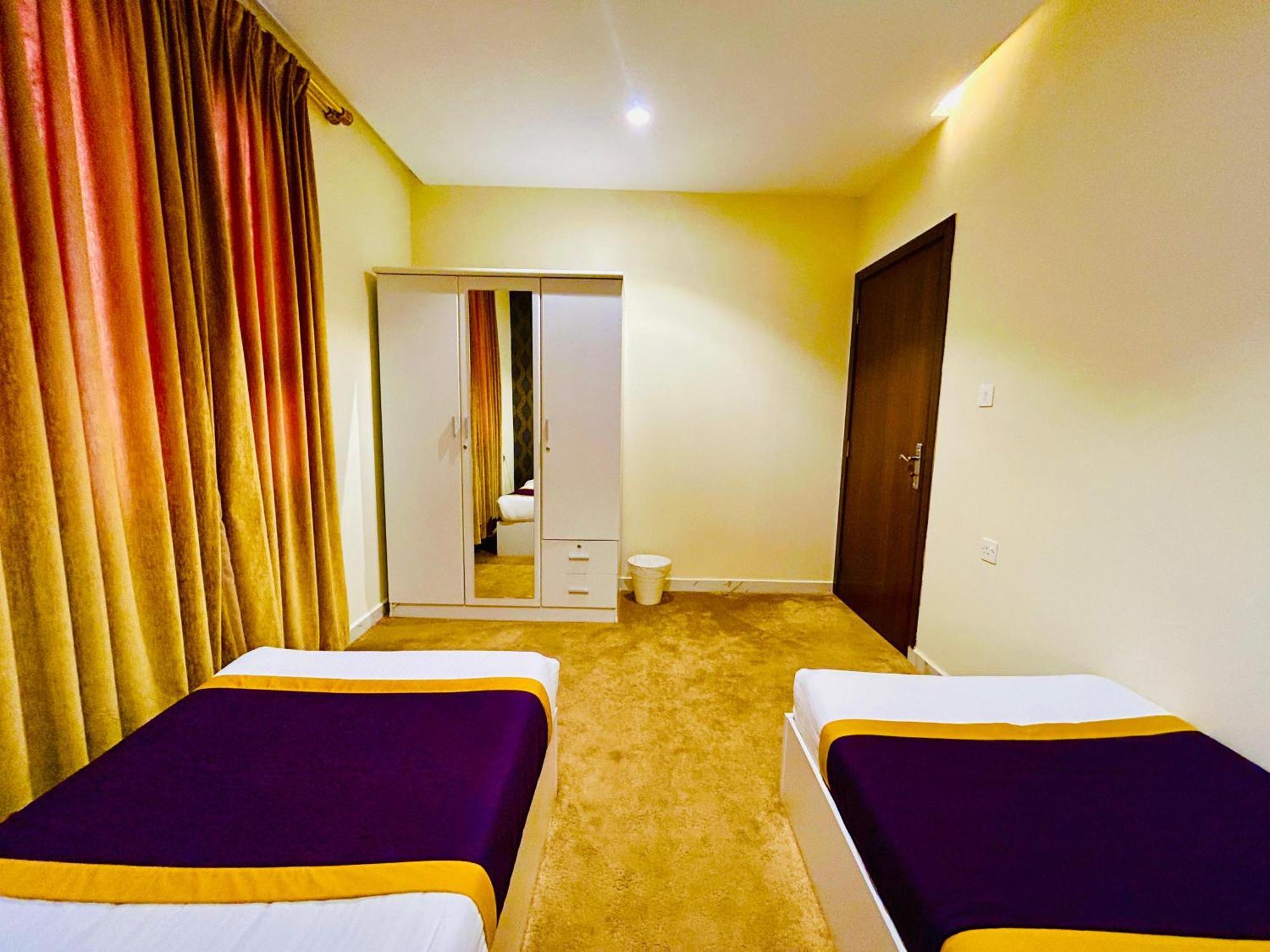 Golden Dahlia Fintas Aparthotel Kuwait City Bagian luar foto