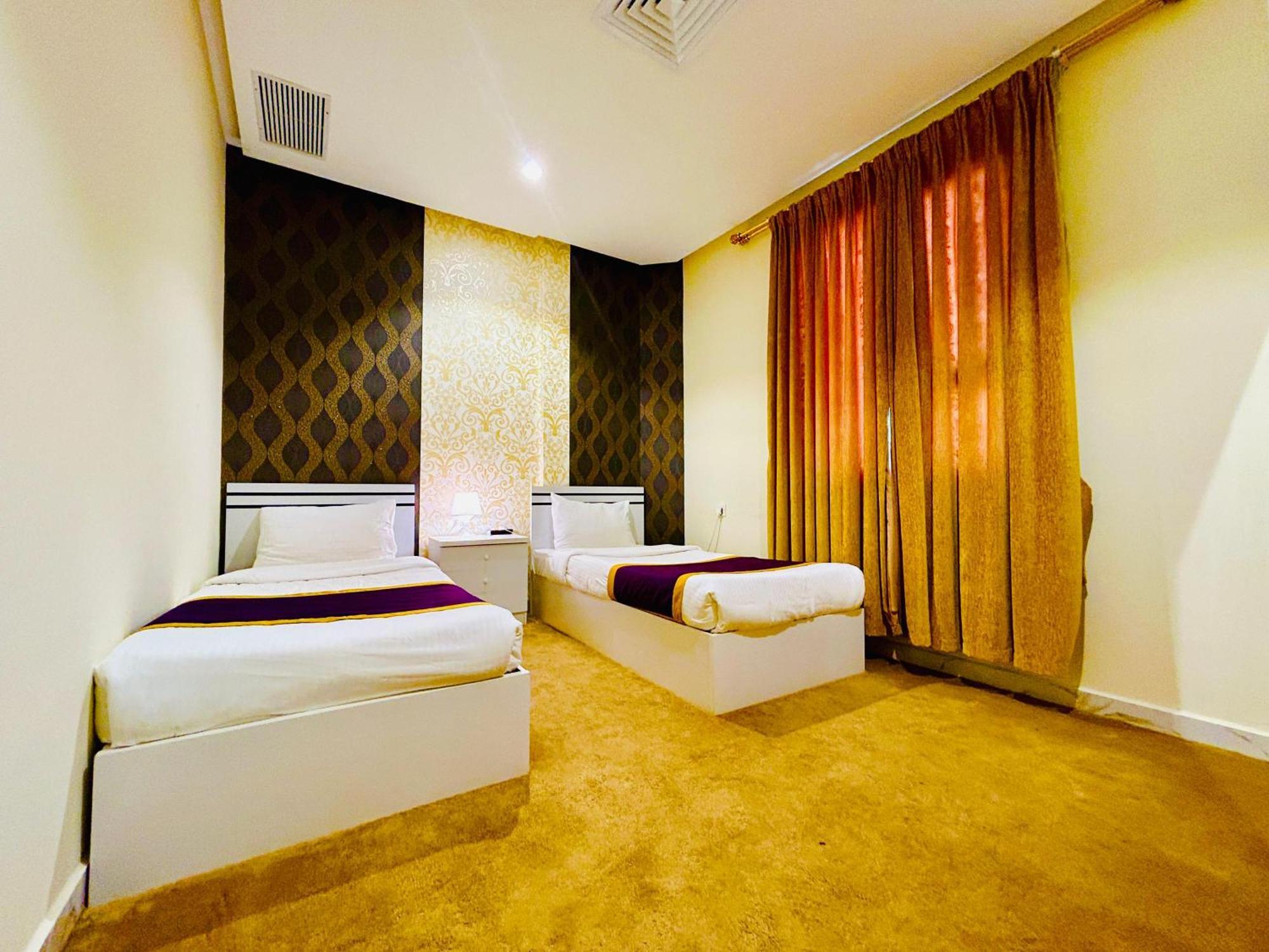 Golden Dahlia Fintas Aparthotel Kuwait City Bagian luar foto