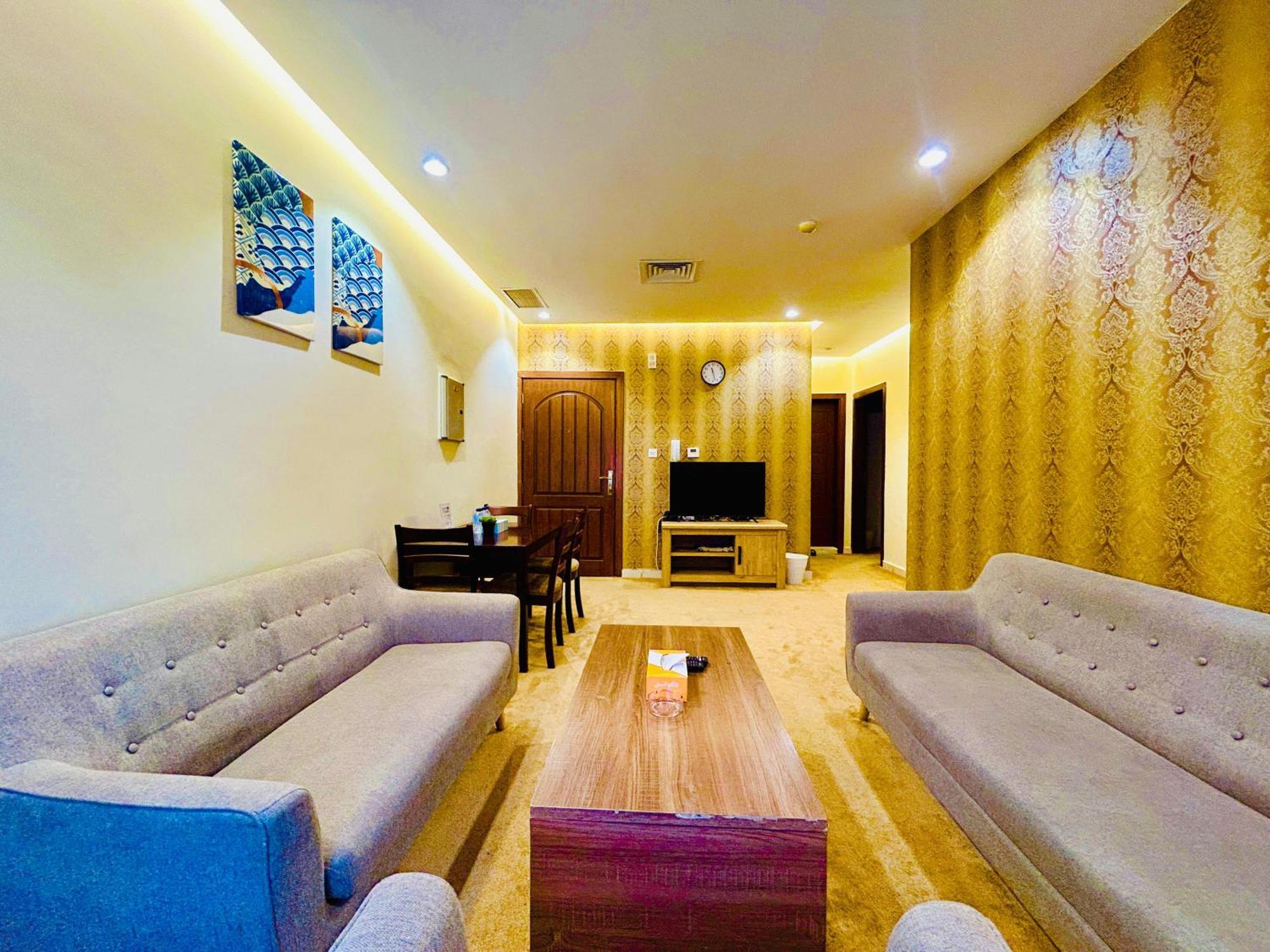 Golden Dahlia Fintas Aparthotel Kuwait City Bagian luar foto