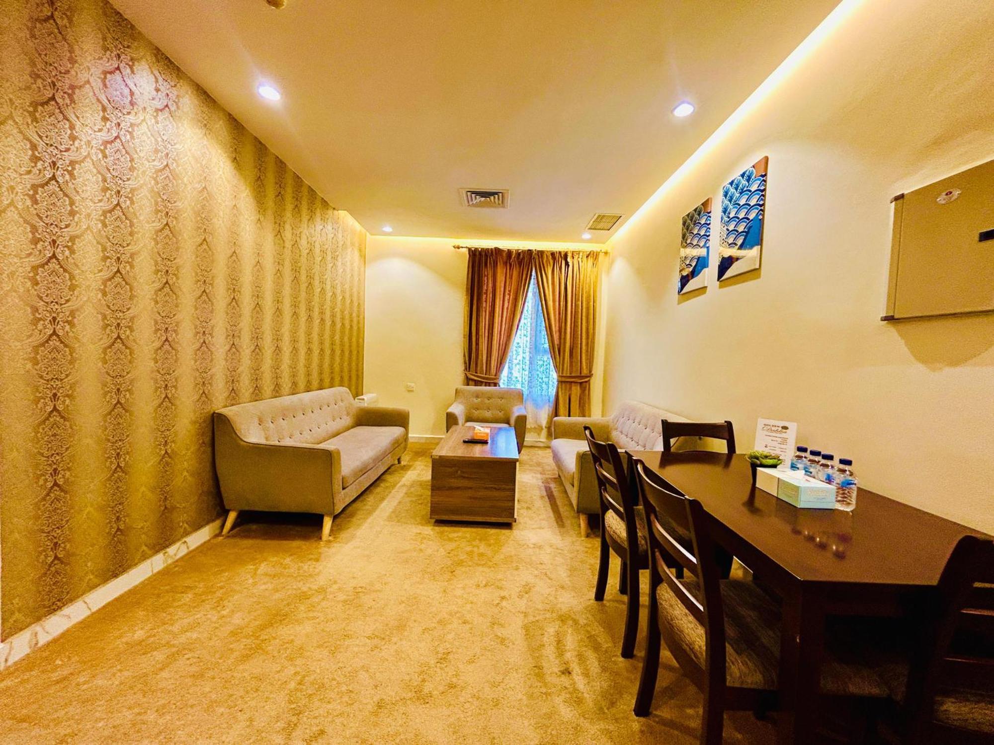 Golden Dahlia Fintas Aparthotel Kuwait City Bagian luar foto