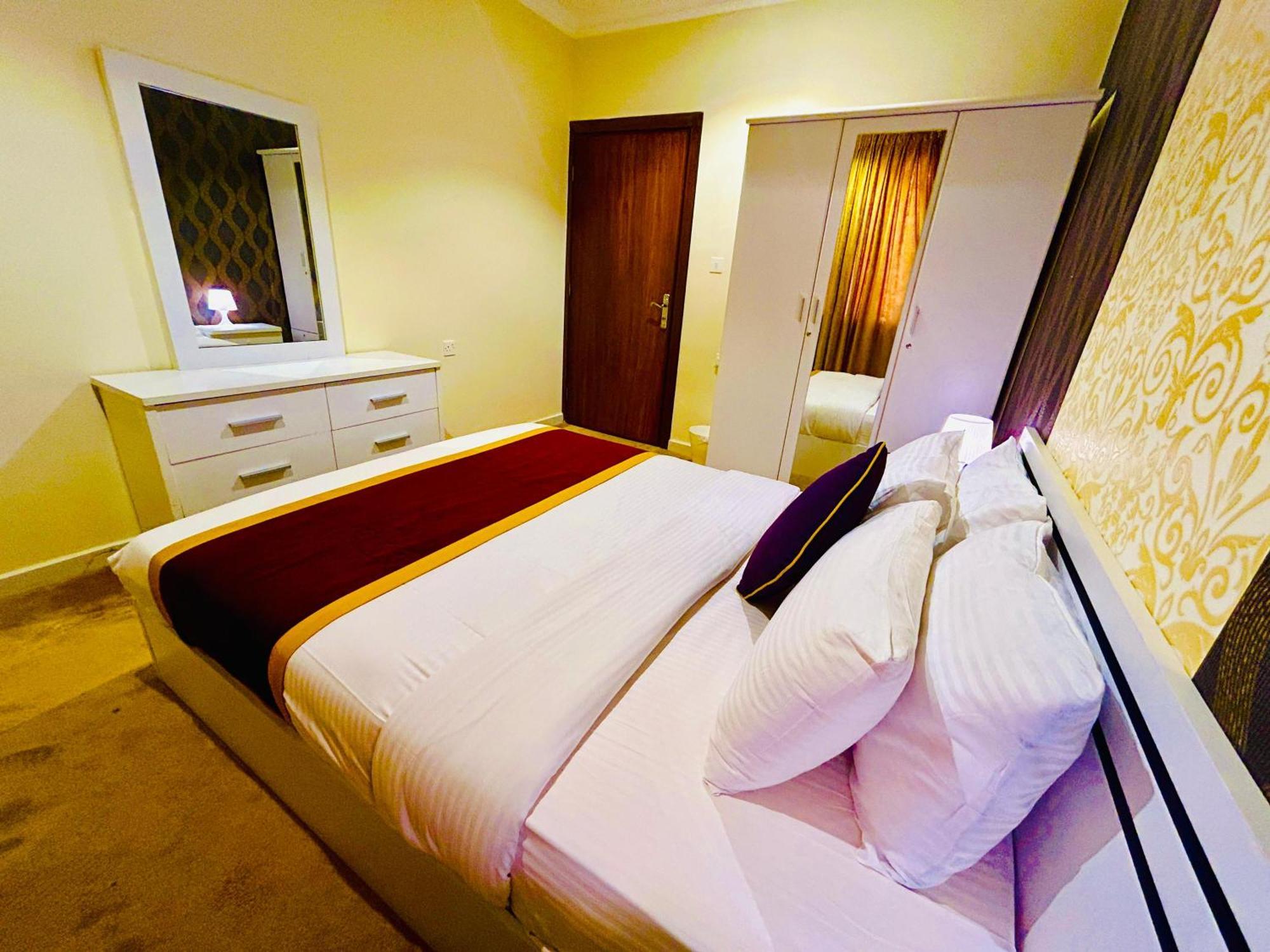 Golden Dahlia Fintas Aparthotel Kuwait City Bagian luar foto