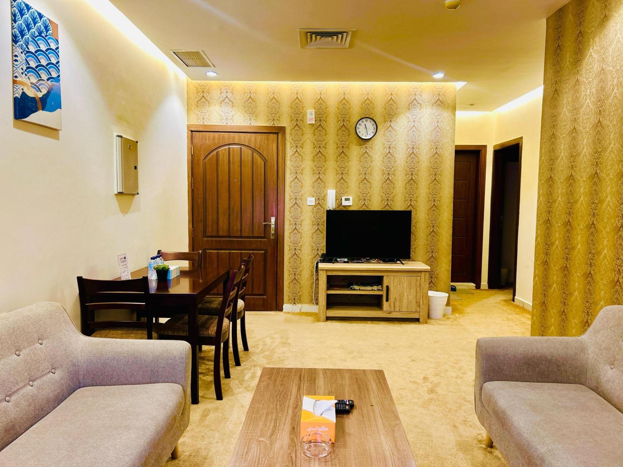 Golden Dahlia Fintas Aparthotel Kuwait City Bagian luar foto