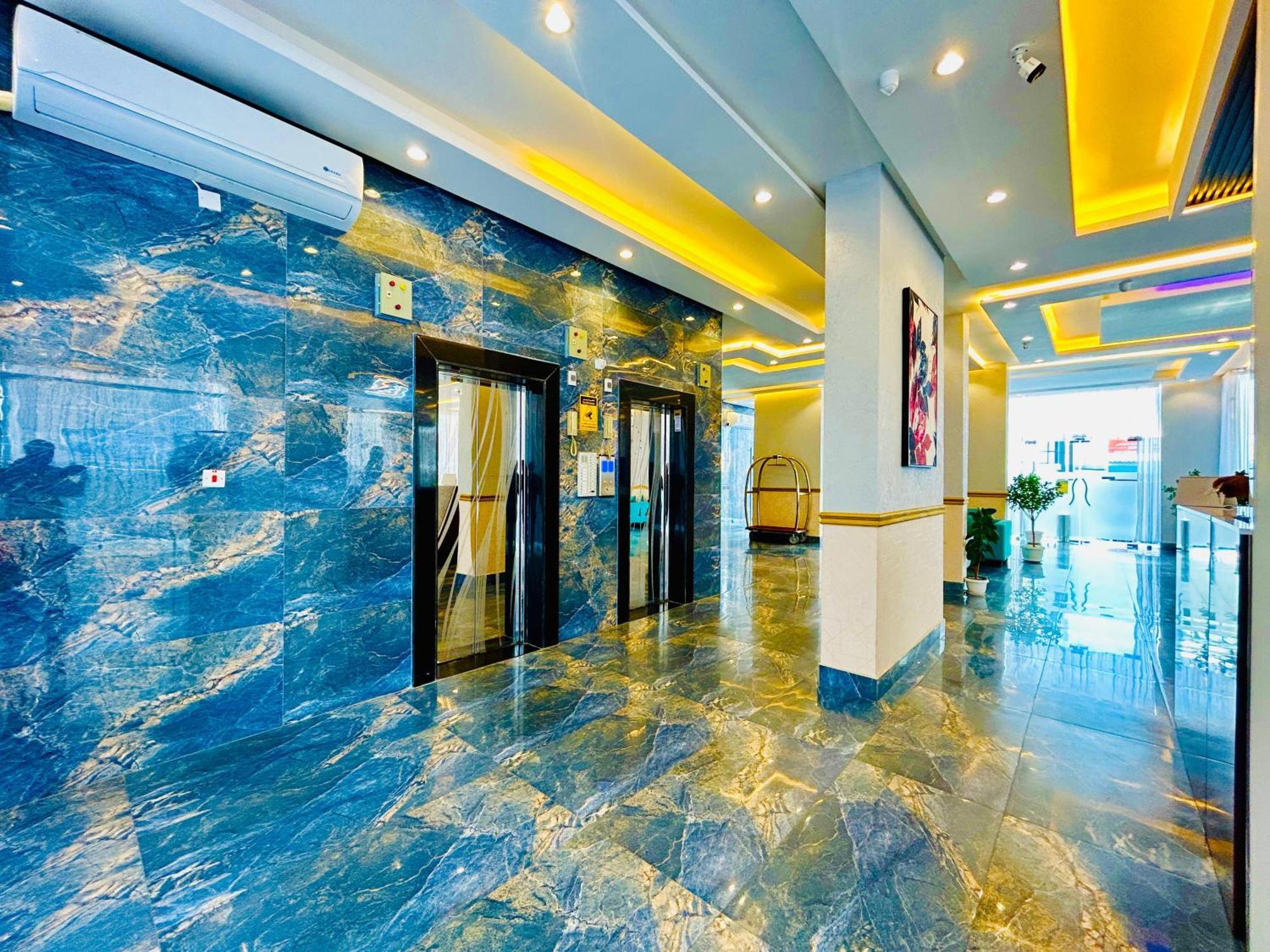 Golden Dahlia Fintas Aparthotel Kuwait City Bagian luar foto